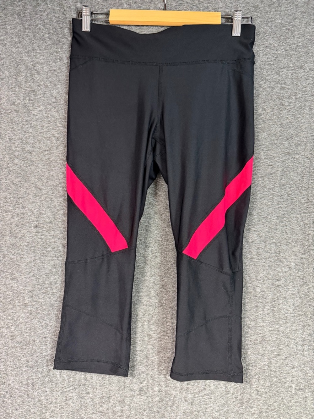 Xersion Black Pink Capri Leggings M NWOT Fitted Colorblock Athletic Workout Gym